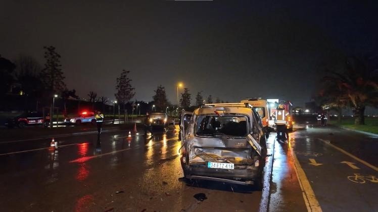 Sahil Yolu karıştı trafik durdu