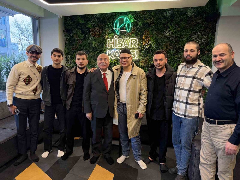 Alman iki gencin İslam yolculuğu! 'Ailemden gizli ibadet ettim'