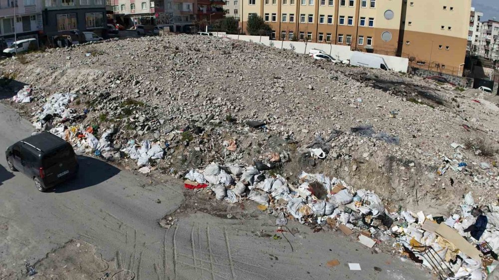 Kentsel dönüşüm kabusa döndü! Güngören’de moloz, korku ve isyan