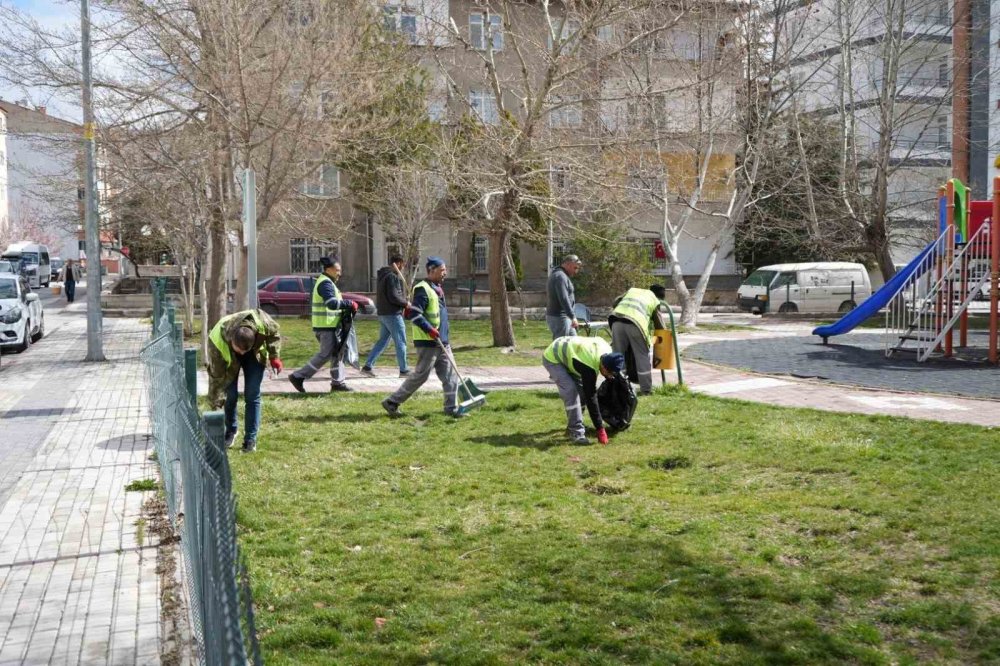 Yağışlar iyi gitti Niğde yeşil alanları temizledi