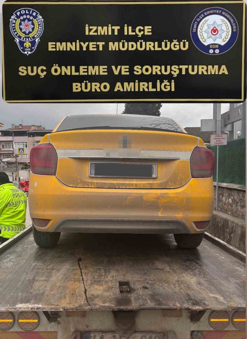 Bir hareket ehliyetine ve aracına mal oldu