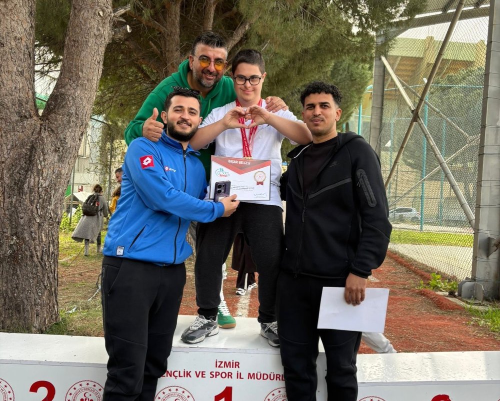 İzmir’den Geçtiler, Konya Yolundalar