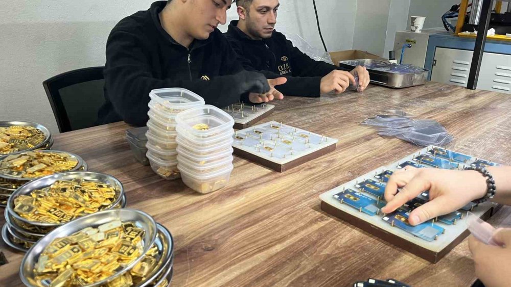 Talebe yetişmek için gece gündüz altın üretiyorlar