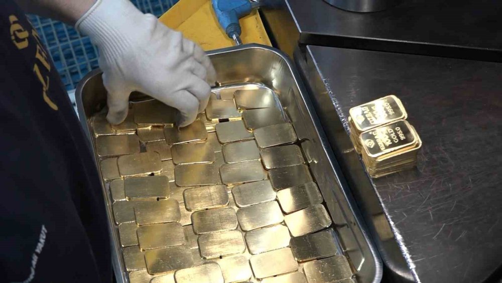 Talebe yetişmek için gece gündüz altın üretiyorlar