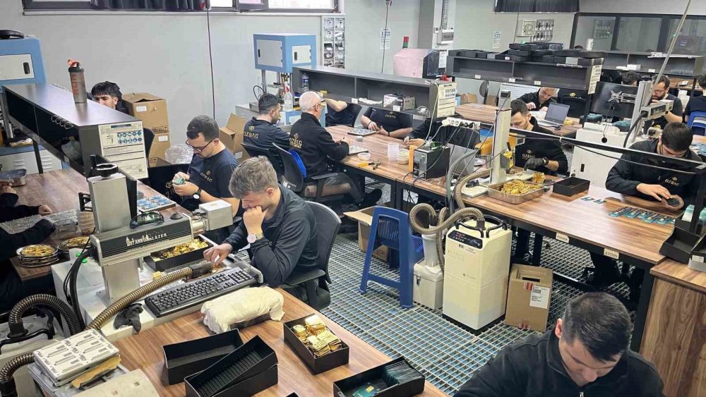 Talebe yetişmek için gece gündüz altın üretiyorlar