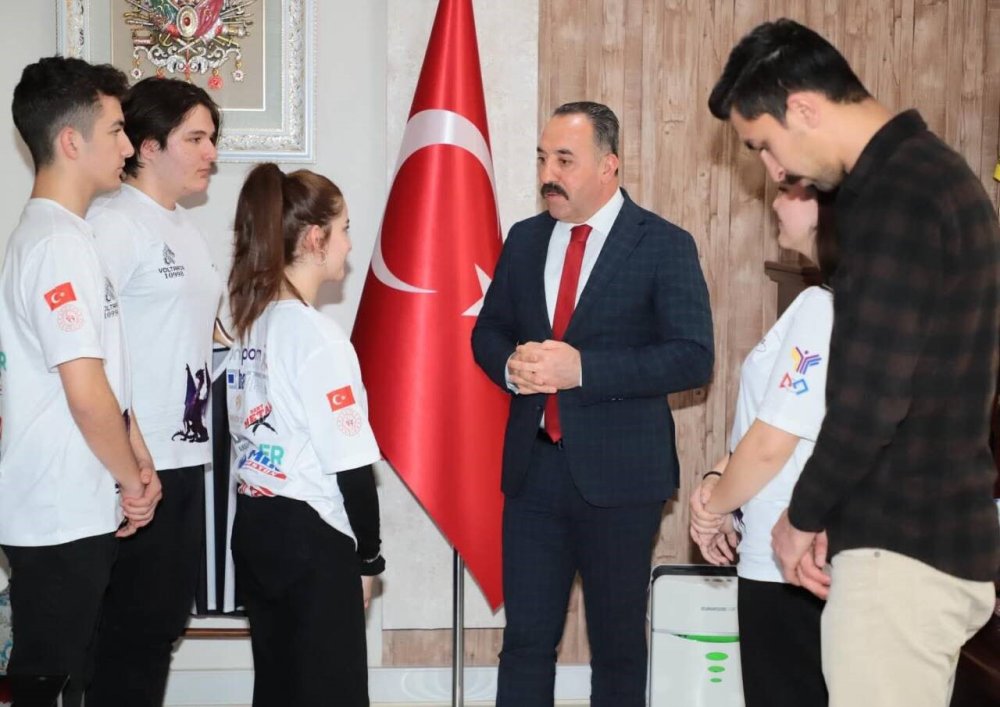 Gençler Aksaray'dan yola çıkıyor