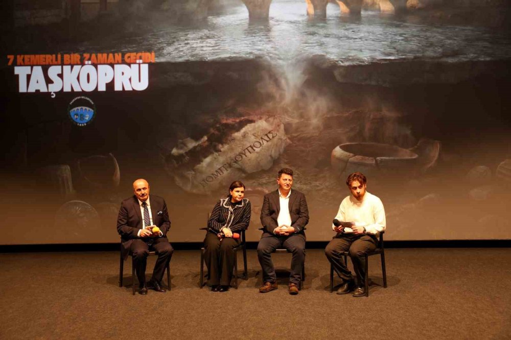 Süleyman Soylu film galasında ortaya çıktı