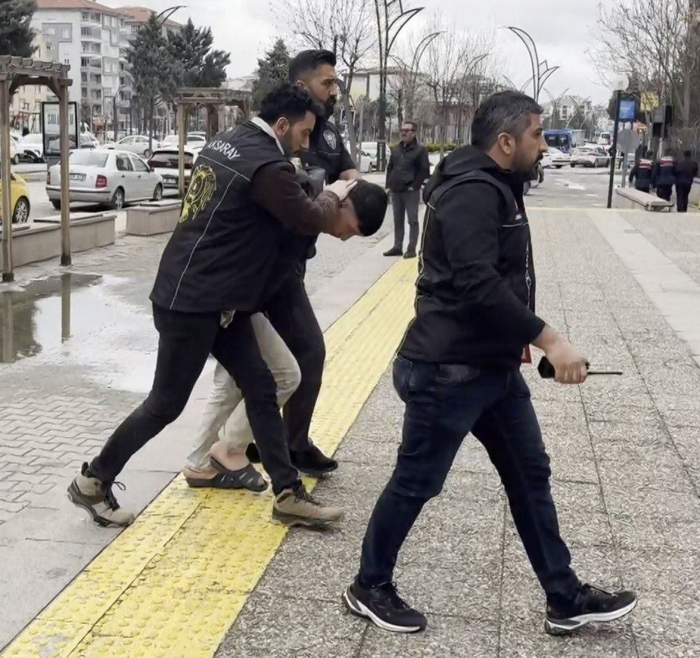 Biri bıçaktan biri tokattan! Anne ve oğul tutuklandı