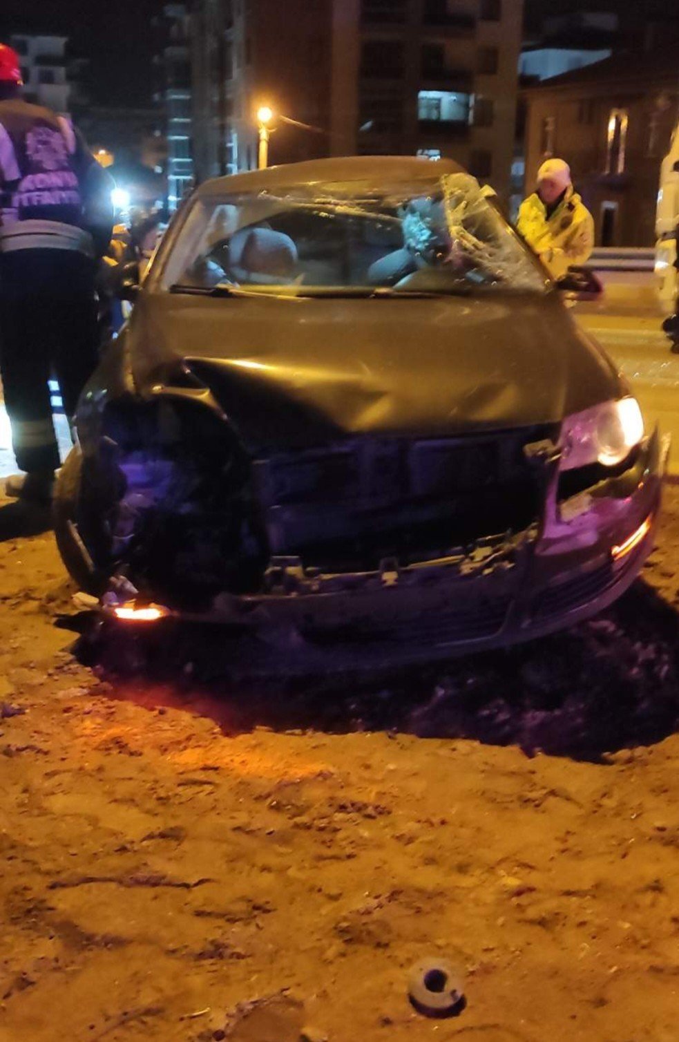 Karapınar'da Tır Otomobili Biçti: Yaralılar Hastaneye Kaldırıldı