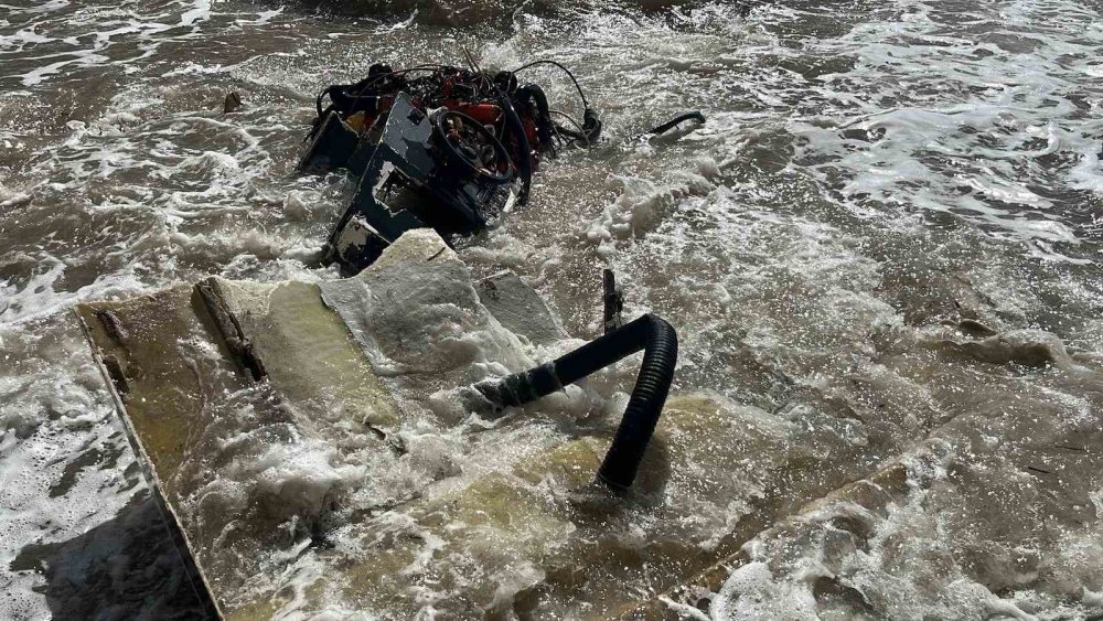 Kızılkule Açıklarında Can Pazarı! Yüzerek Kurtuldular