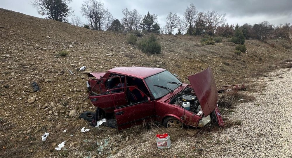 Konya'da Yağış Kaza Getirdi: Tofaş Şarampole Uçtu