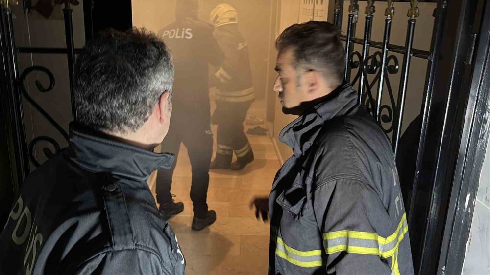 Bodrum Katındaki Çöpler Tutuştu: 5 Katlı Bina Dumana Boğuldu