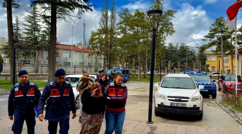 Bohçacı kılığında geldiler, 880 bin TL’lik soygun yaptılar