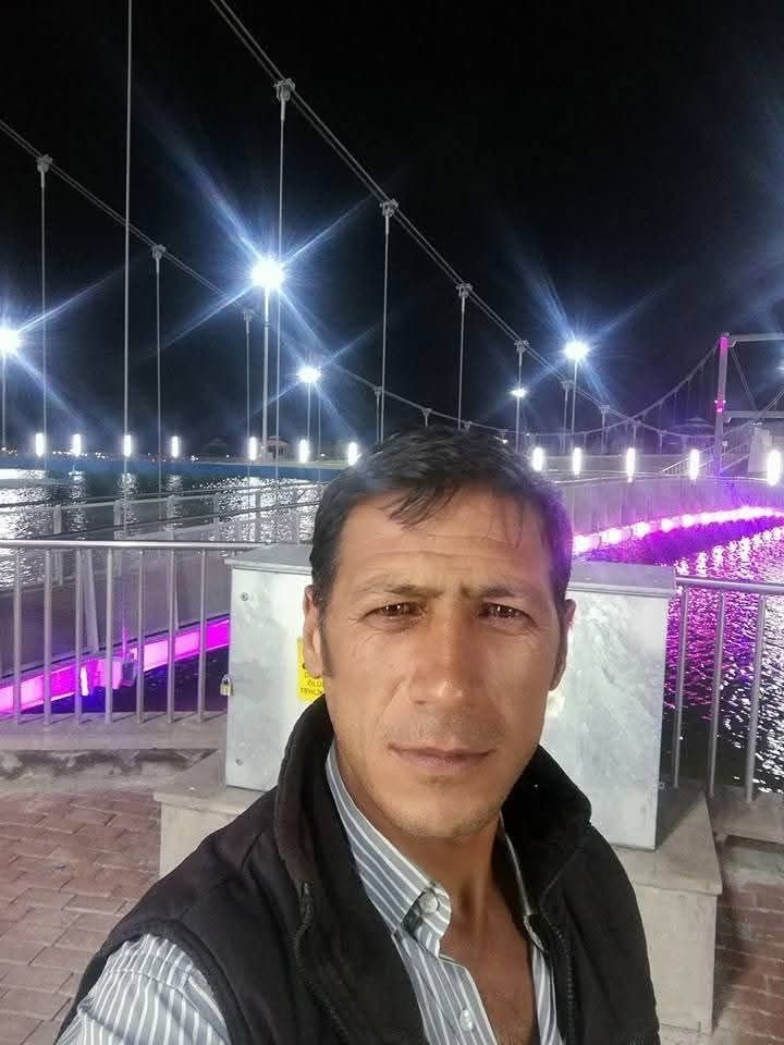 Konya plakalı kamyon Alanya’da şarampole devrildi: 1 ölü, 1 yaralı