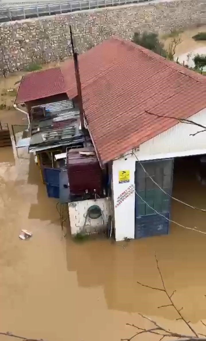 Kuraklığın ardından gelen sağanak İznik’i vurdu