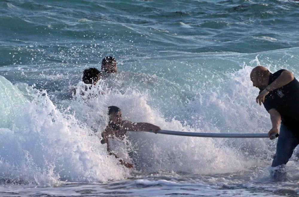 Kardeşini insan zinciriyle kurtardı, kuzen boğuldu