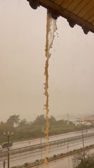 Antalya'ya çamur yağdı