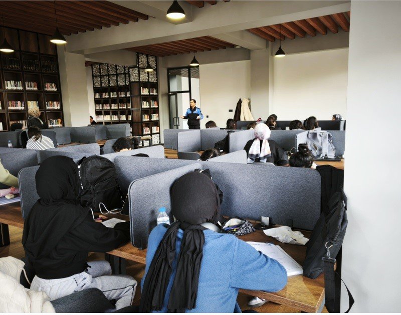 Birileri peşine düştü polis sokağa indi