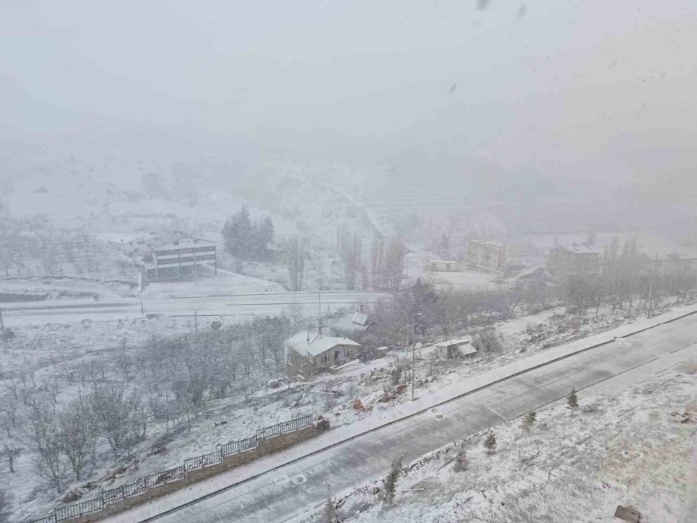 Hadim’de Kar Yağışı İlçeyi Beyaza Bürüdü