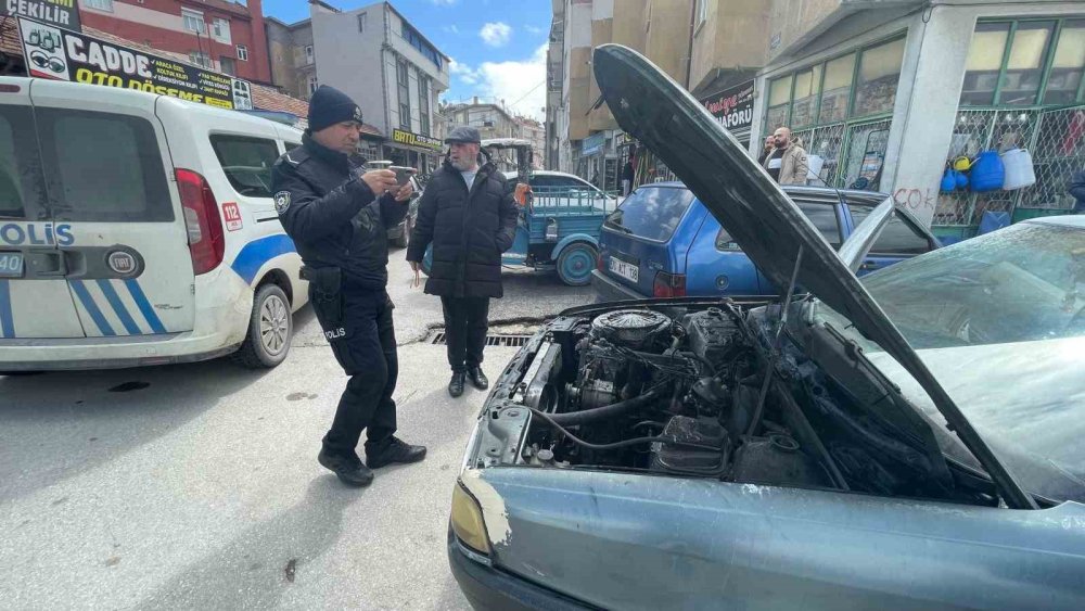 Karaman'da esnafın hortumu otomobili kurtardı