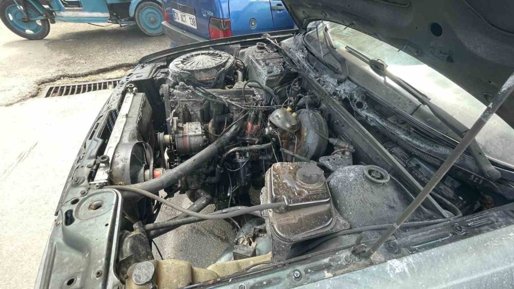 Karaman'da esnafın hortumu otomobili kurtardı