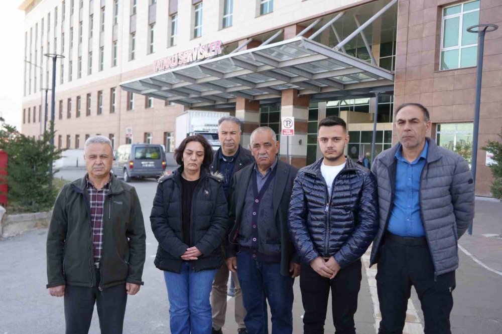 Kendi yoğun bakımda ailesi onun mücadelesinde