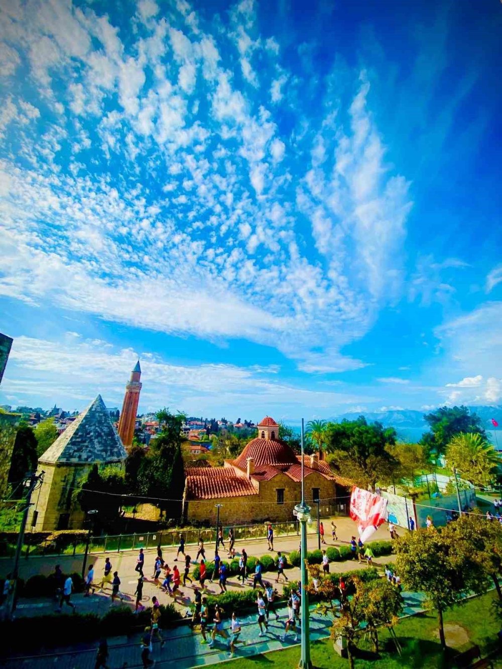 82 millet bir araya geldi Runtalya başladı