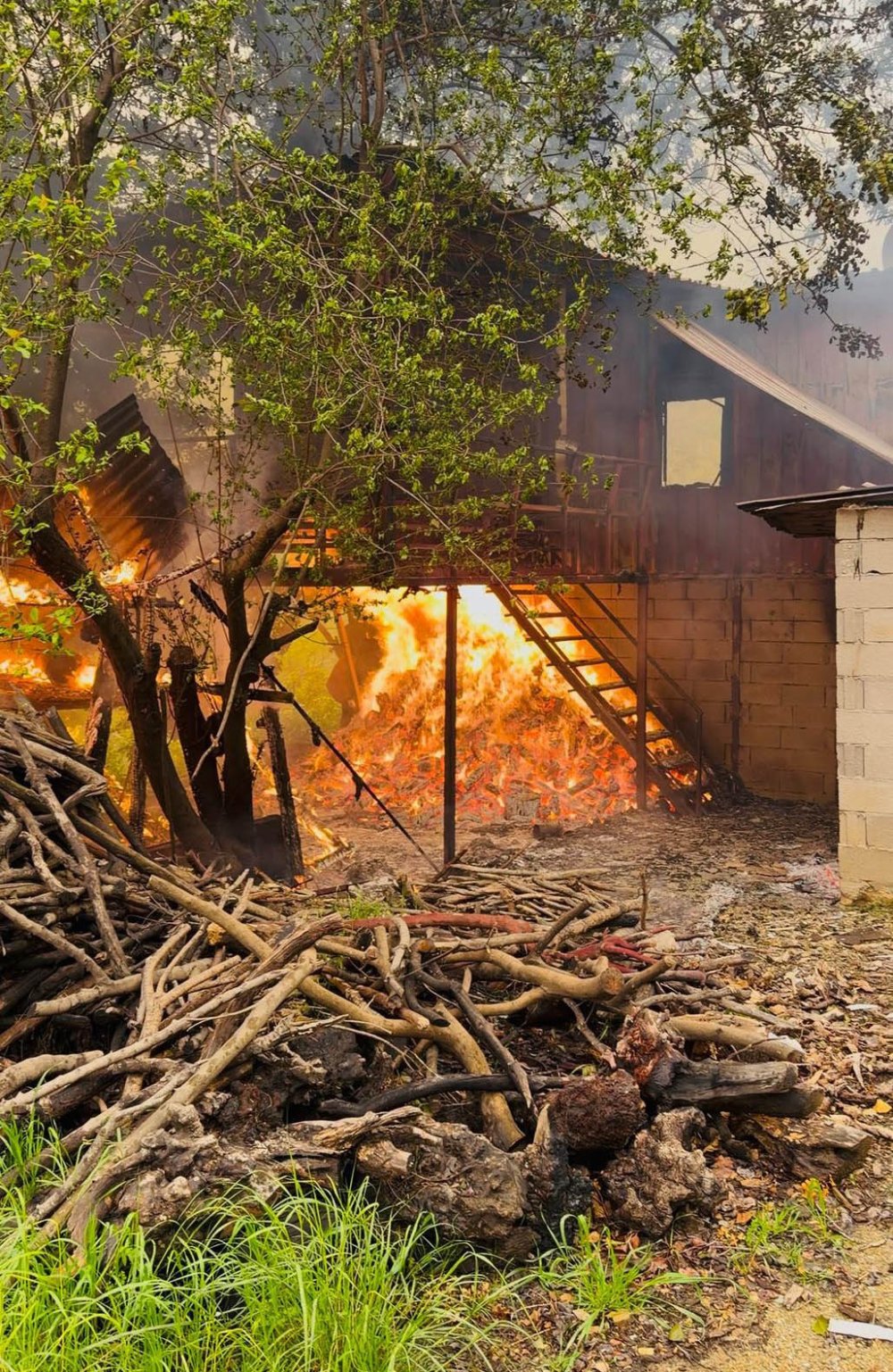 Alanya Akçatı'da ev yangını
