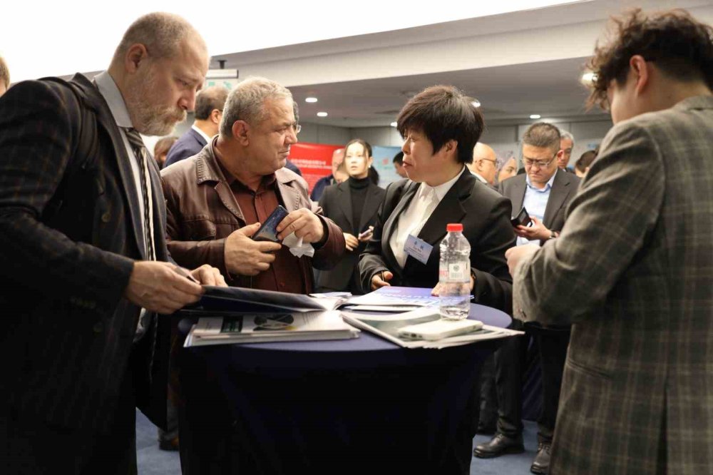 Çinliler Avrupa'ya giden yolu İzmir'de buldu