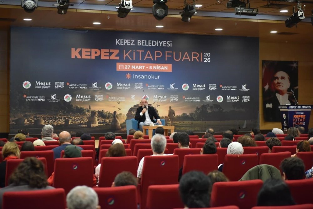 Ercan Kesal Antalya'da kitap imzaladı