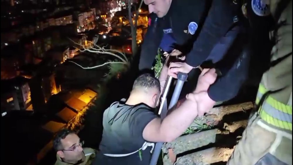 Atlamak için surlara çıktı, ayağı kayınca düşüp yaralandı