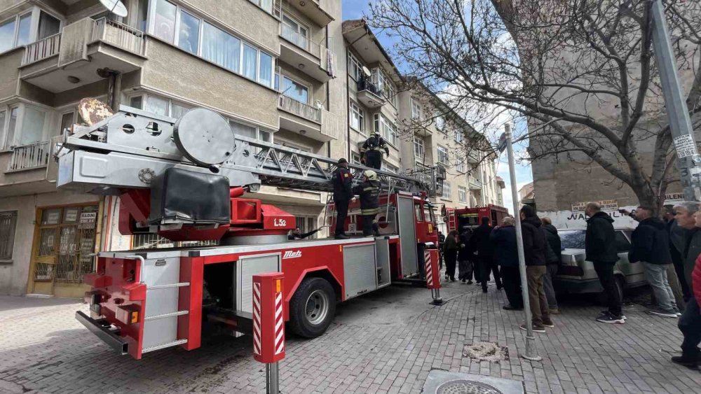 Konya'da Korkutan Yangın: 8 Kişi Son Anda Kurtarıldı!