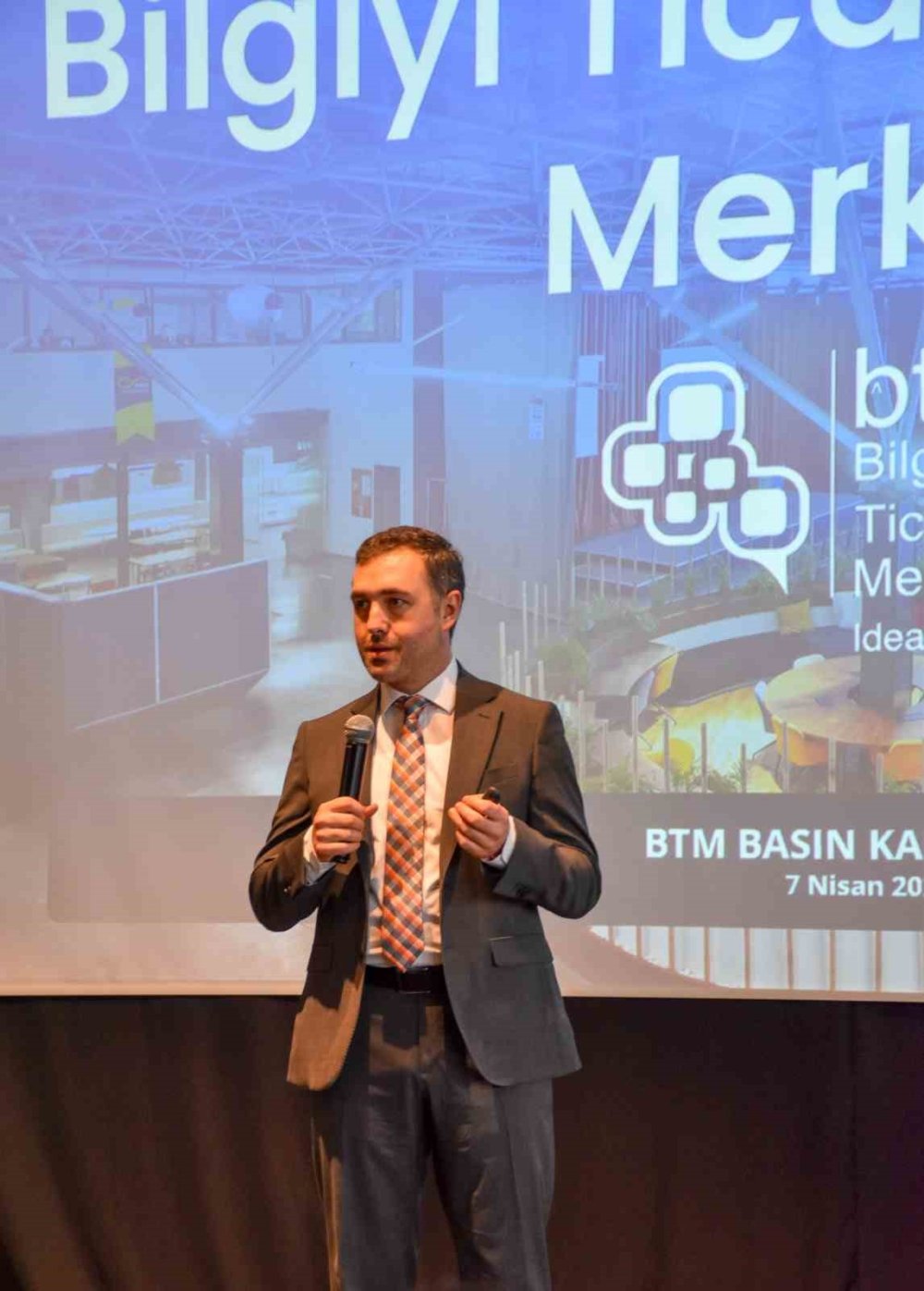 Bilgiye 2 milyar dolar