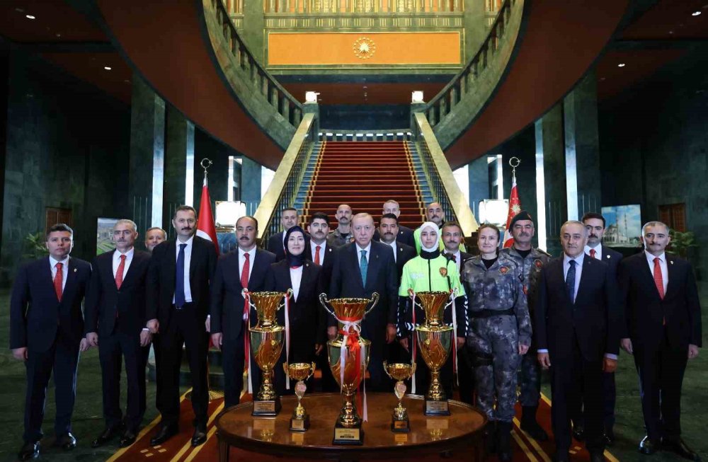 Türk Polisi 181 Yaşında: "Ay Yıldızın Gölgesinde Biriz"