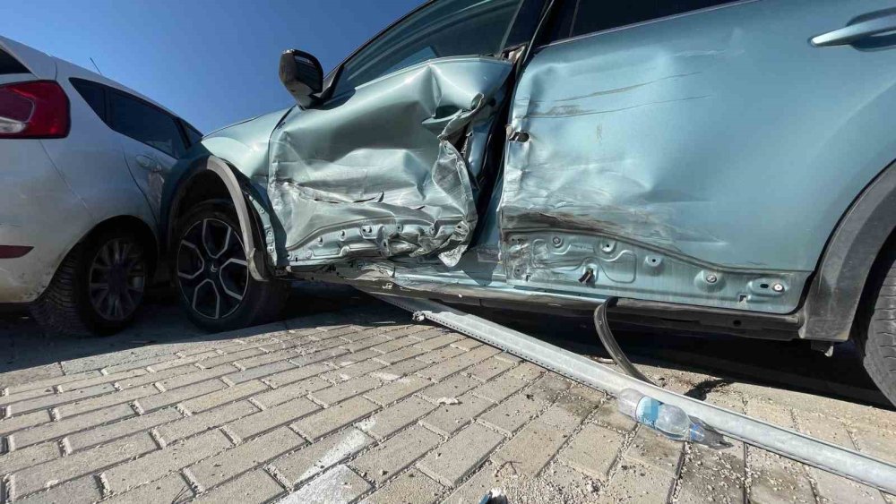 Cana değil mala geldi! Kaza hasarla atlatıldı