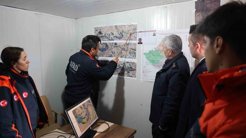 Mucurlu kayıp şahıs termal kameralı dronlar ile aranıyor