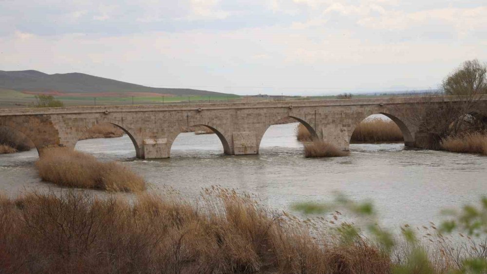Mucurlu kayıp şahıs termal kameralı dronlar ile aranıyor