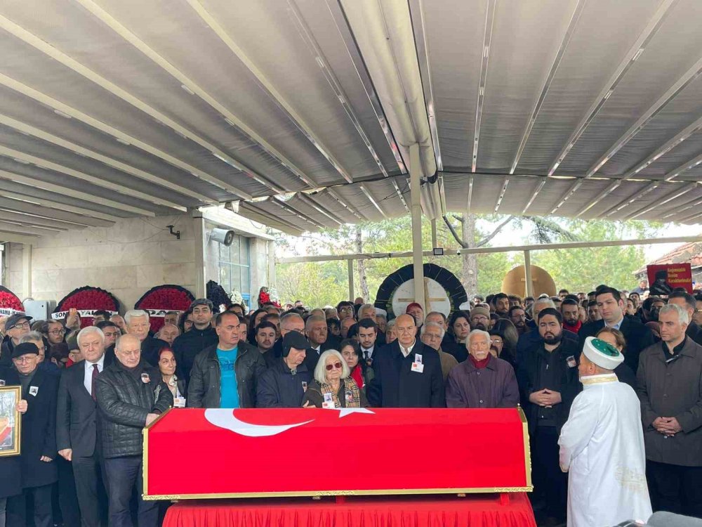 Yalçın Küçük'e Ankara Cebeci Asri Mezarlığı'nda veda