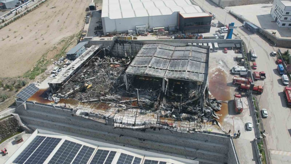 Ankara'daki yangından geriye milyonluk küller kaldı