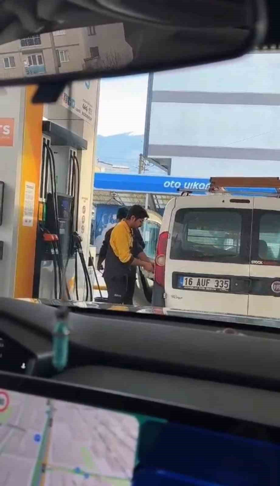 Bursa'da Şaşırtan Olay: Fişe "Putin" Yazdı, İşinden Oldu!