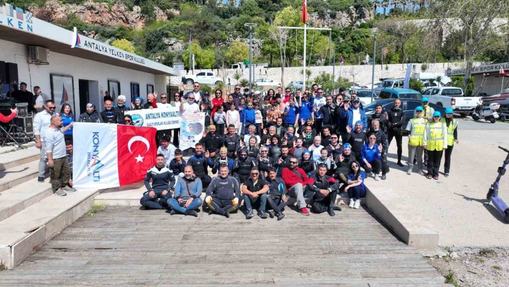 İskele Parçası Bile Çıktı! Konyaaltı Sahili’nde Temizlik: Denizden Çıkanlar Şaşırttı