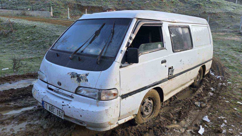 Durdurulan aracın bagajından kaçak odun çıktı