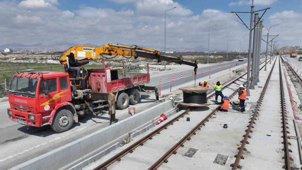 Raylar Şehri Sarıyor: Konya’nın Yeni Hattında Büyük İlerleme!