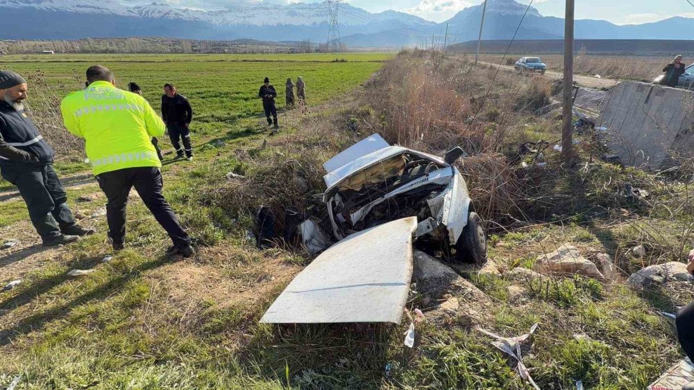 Seydişehir'de Otomobil Şarampole Devrildi! Yolcunun Durumu Kritik