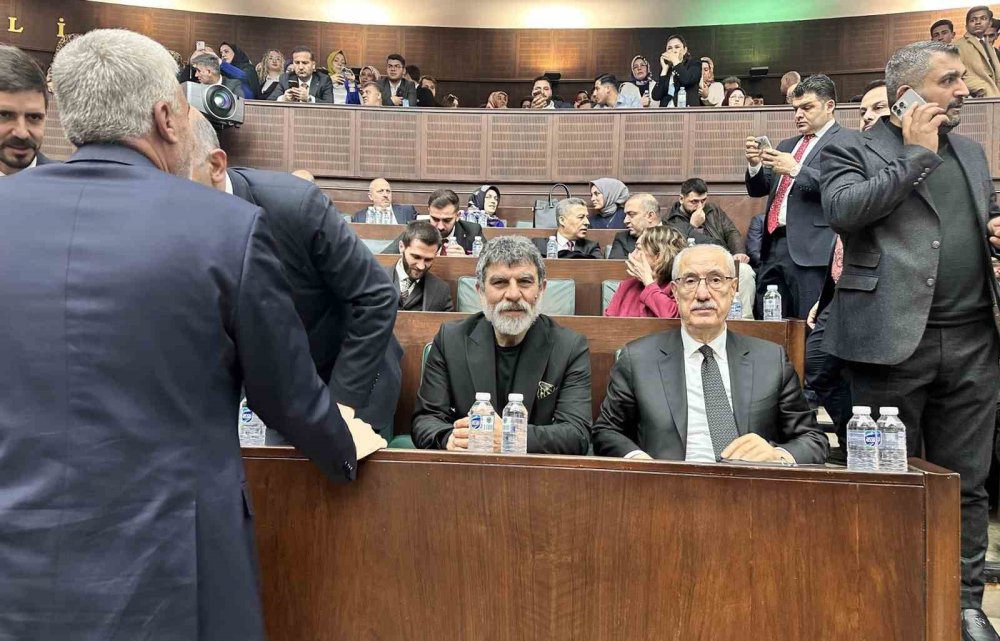 Kurtlar Vadisi oyuncusu, AK Parti Grup Toplantısı’na katıldı