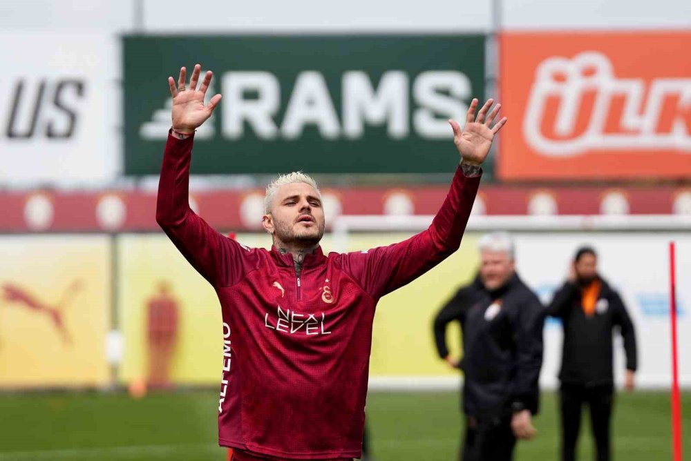 Galatasaray kapılarını taraftara açtı