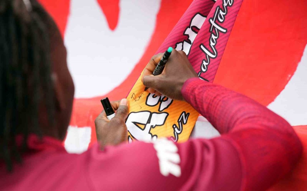 Galatasaray kapılarını taraftara açtı