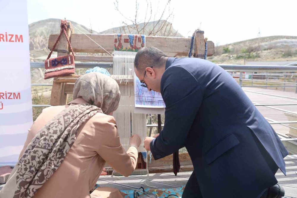 Turistler işçi gibi çalıştı