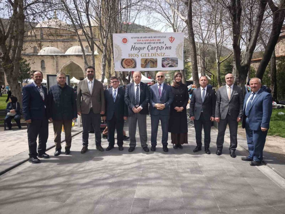 Evlilik Yolundaki Gençlere Hayır Çarşısı Kuruldu