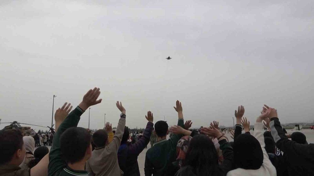 Çelik kartallar Konya semalarını çocuklar için inletti